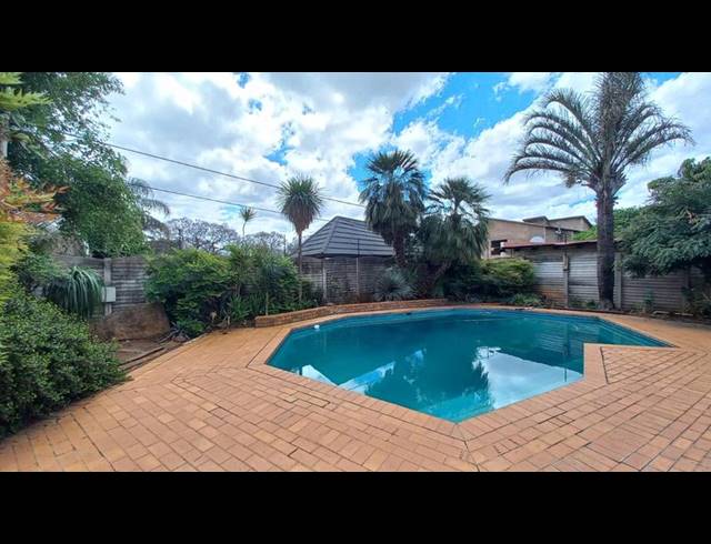 4 BEDROOM HOUSE FOR SALE IN PRETORIA GARDENS